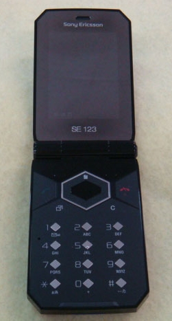 Sony Ericsson Bao - раскладушка с геометрическим дизайном