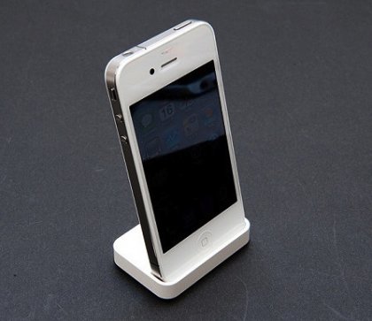 Белый iPhone 4 с бриллиантами - $20000